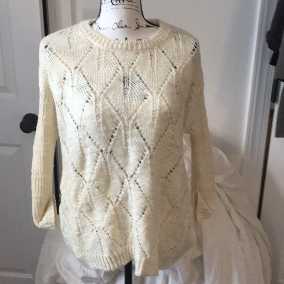 2 sweaters - Picture 6 of 8